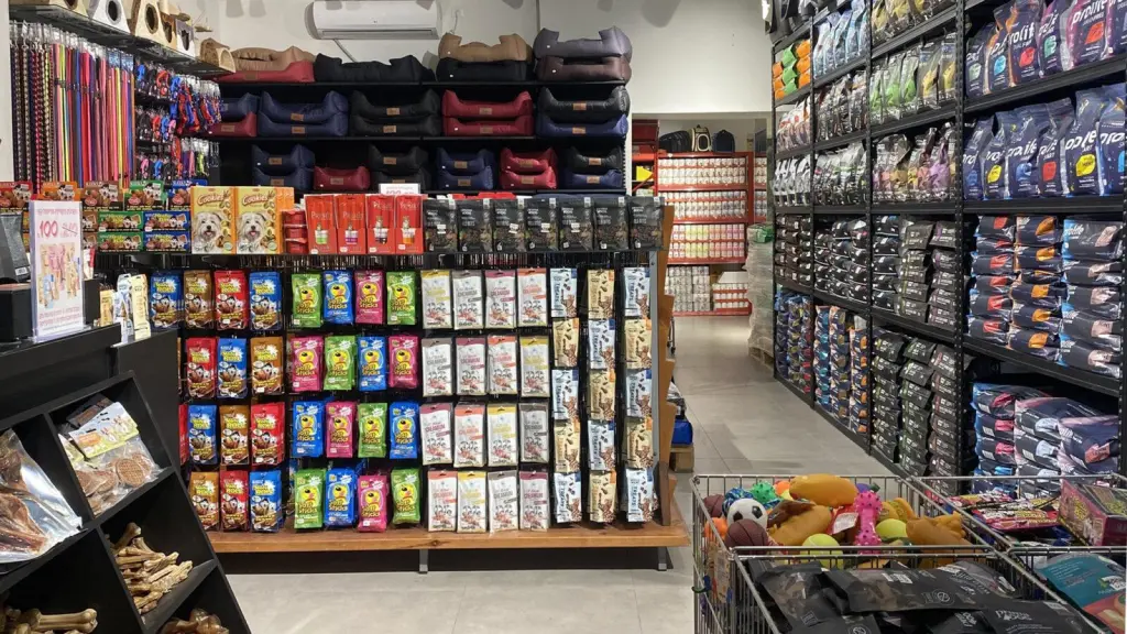 חנות מזונות לכלבים ומגוון מוצרים לחיות מחמד